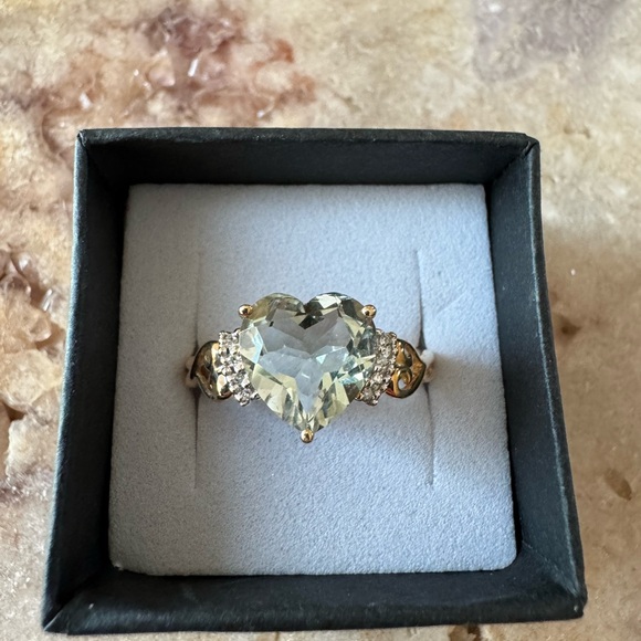 Ring - Picture 3 of 6